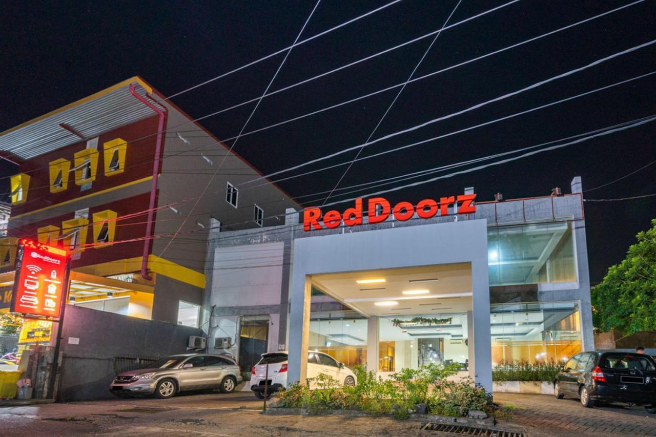 Reddoorz Near Bahu Mall Manado Malalayang Eksteriør billede