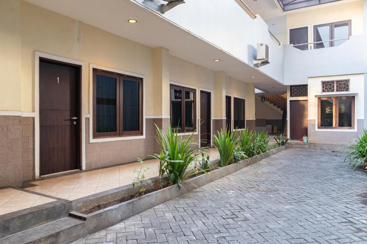 Reddoorz Near Bahu Mall Manado Malalayang Eksteriør billede