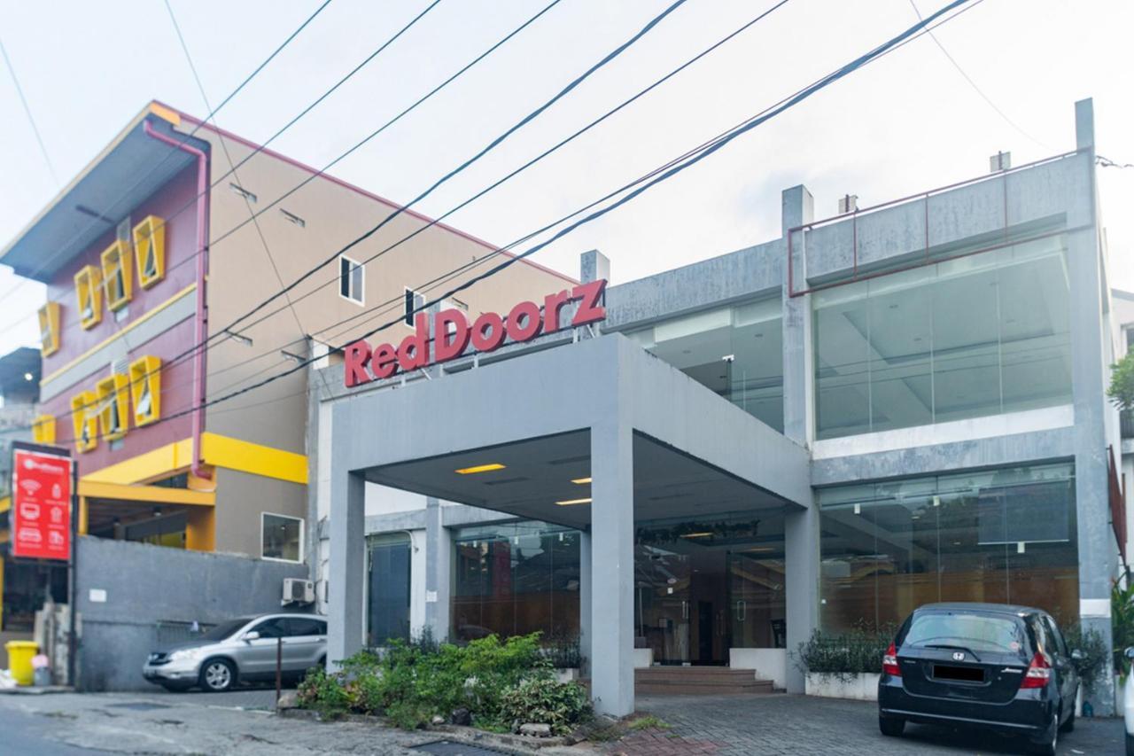 Reddoorz Near Bahu Mall Manado Malalayang Eksteriør billede